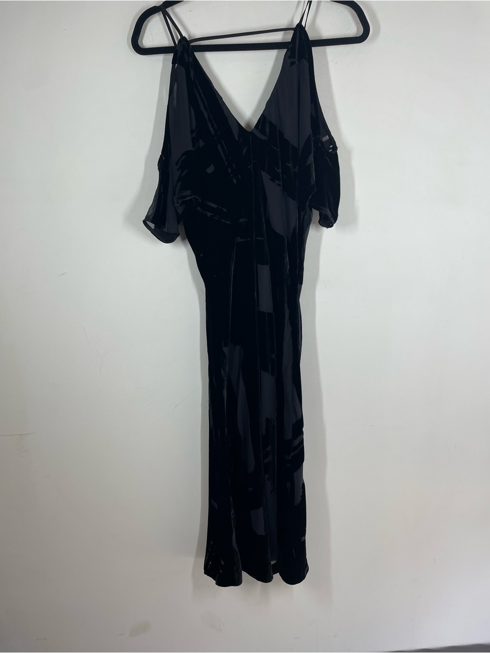 Trina Turk Black Silk Blend Cold Shoulder V Neck Midi Dress Size 0 Quiet Luxury - Picture 14 of 16